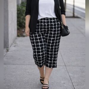 Michel Studio Plus Size Black White Grid Capri Pants Stretch Pull-On Casual Chic